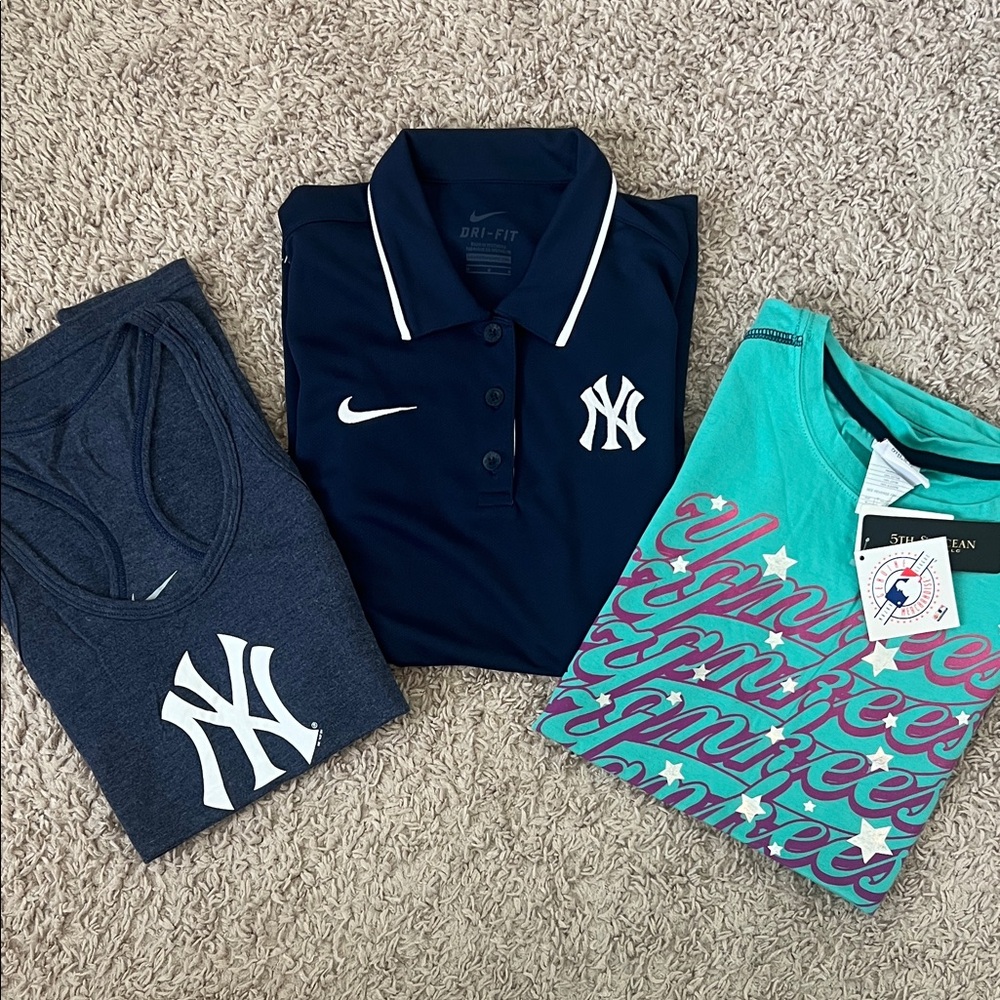 New York Yankees Women's Nike Bundle Size XS & Medium